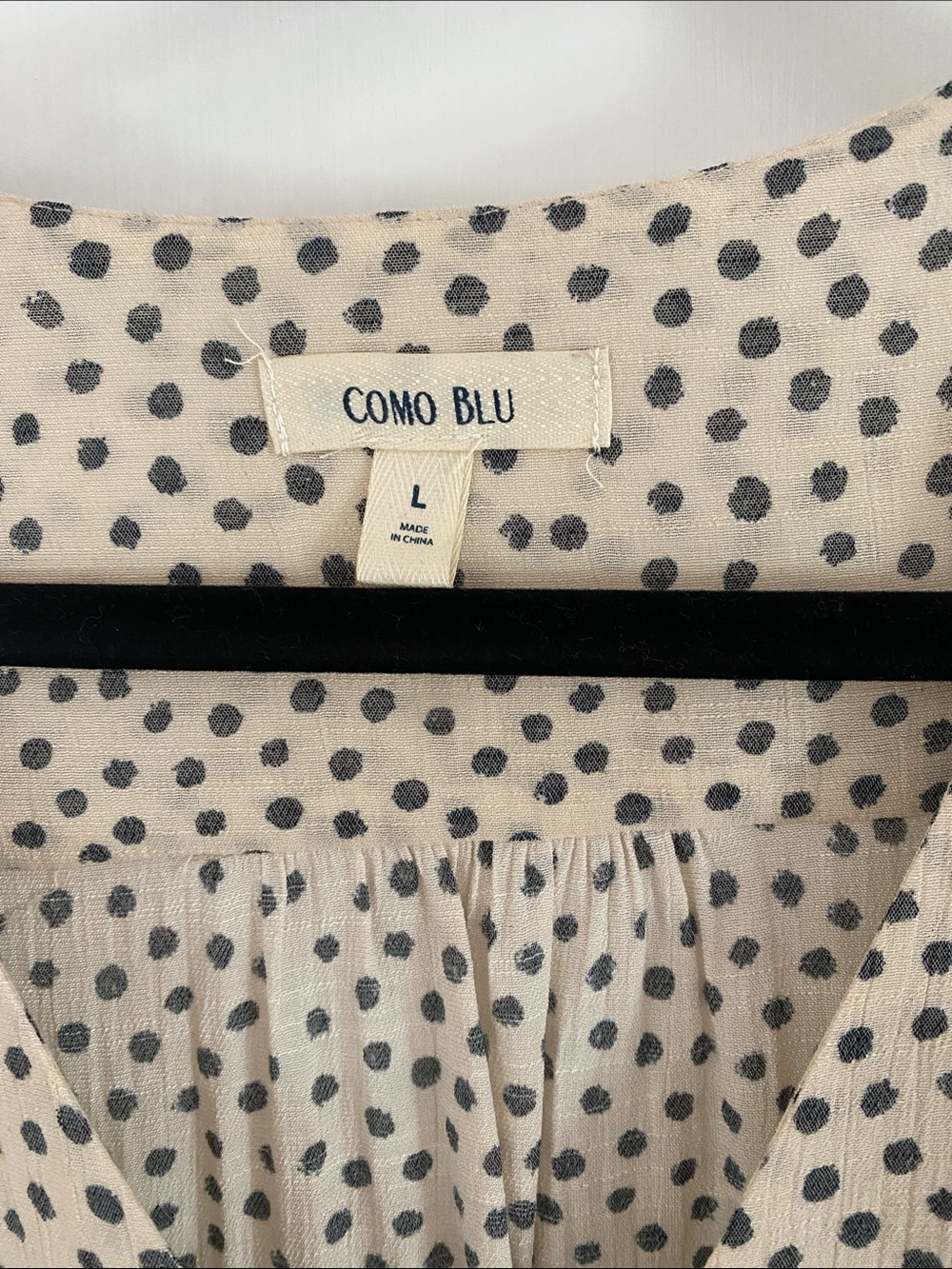 Como Blu Cream Polka Dot V-Neck Button Blouse Sz L - Picture 2 of 6